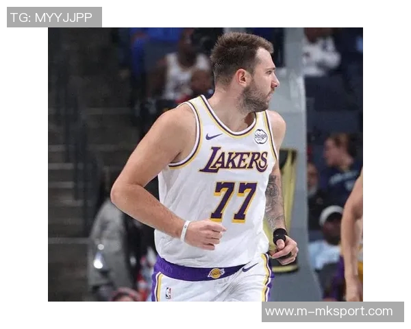 东契奇赛前状态良好决定出战球队配合默契多次命中三分球